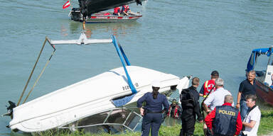 Unfall: Mann steckte mit Enkeln unter Boot fest
