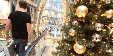 Jeder kauft  Geschenke um 390 Euro