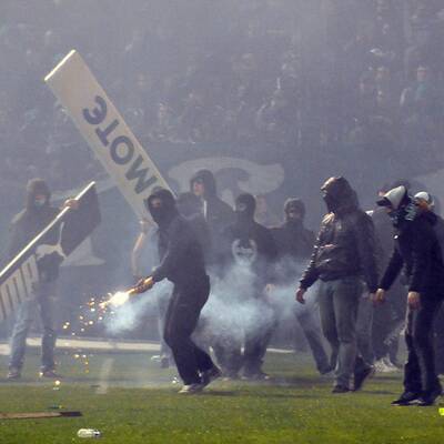 Die Bilder zu den Pyro-Randalen in Athen
