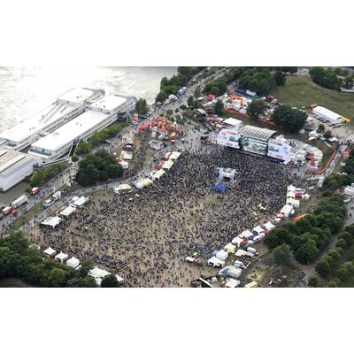 Flug über das Festgelände