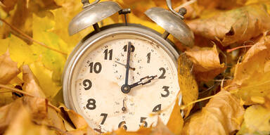 Zeitumstellung. Morgen Eine Stunde länger Schlaf!