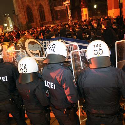 2.000 Polizisten im Ball-Einsatz