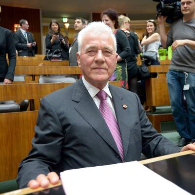 Frank Stronachs erster Tag im NR