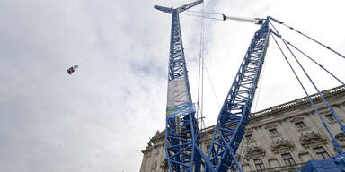 Elitesoldat springt von 192 Meter hohen Bungy-Turm
