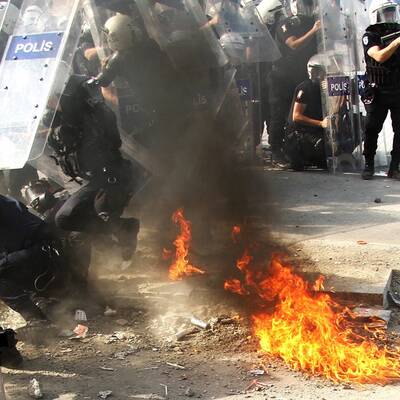 Straßenschlacht in Istanbul