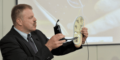 Österreicher bekommt fühlende Beinprothese