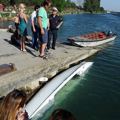 Boot kenterte: 1 Mann konnte nur tot geborgen werden