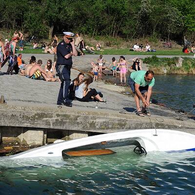 Boot kenterte: 1 Mann konnte nur tot geborgen werden