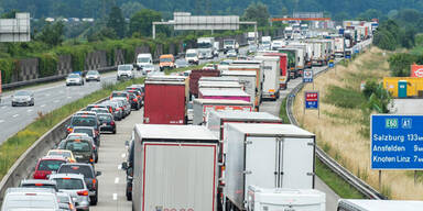 Mega-Stau auf A1 wegen Lkw-Unfall