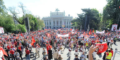 1. Mai Aufm&auml;rsche belasten Verkehr