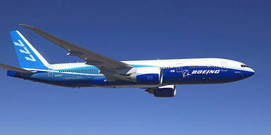 Boeing mit brennendem Triebwerk gelandet