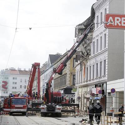 Wohnhaus in Wien nach Explosion eingestürzt