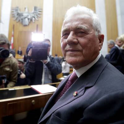 Frank Stronachs erster Tag im NR