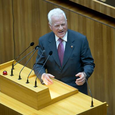 Frank Stronachs erster Tag im NR