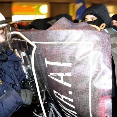 2.000 Polizisten im Ball-Einsatz