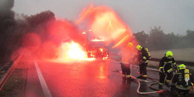 A3 nach Autobus-Brand gesperrt