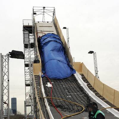 Mitten auf der Donauinsel:  Die Fridge-Festival Schanze