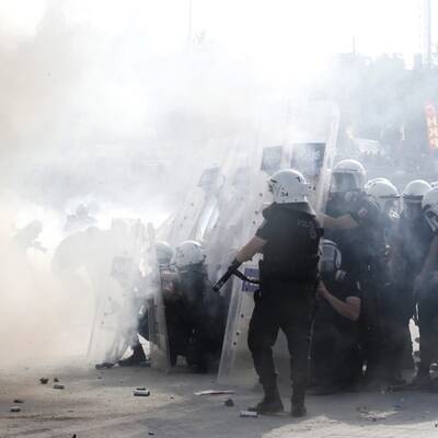 Straßenschlacht in Istanbul