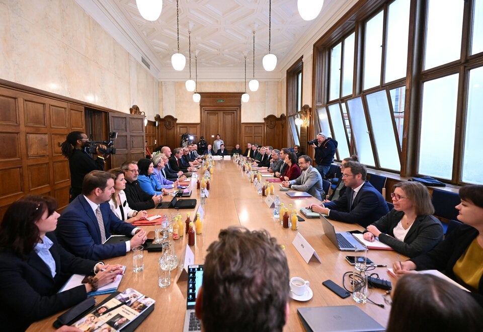 Beamten-Poker gestartet: Zähe Verhandlungen bahnen sich an