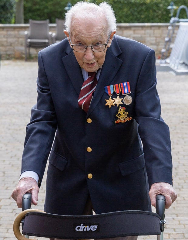 99-Jähriger mit Rollator sammelt Millionen-Spenden