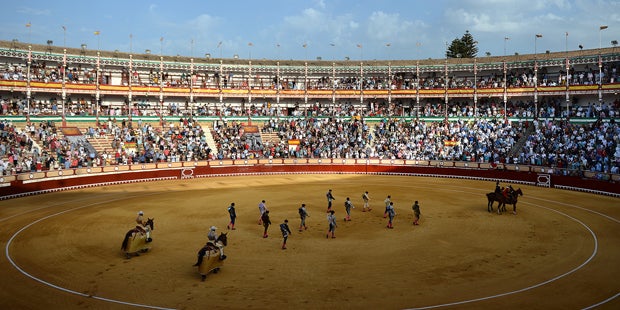 Stier rammt Matador Horn in den Hintern