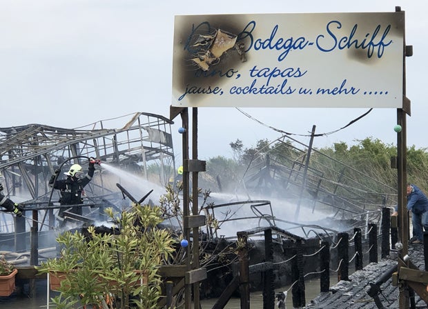 Vier Rundfahrtschiffe am Neusiedler See standen in Brand