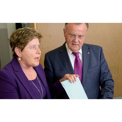 Die Spitzenkandidaten geben ihre Stimme ab