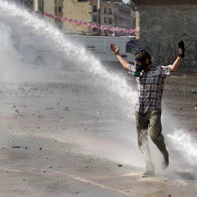 Straßenschlacht in Istanbul