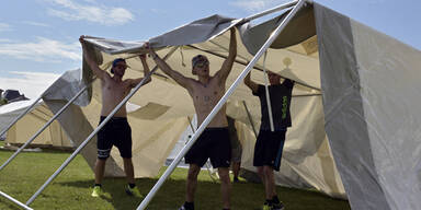 Fl&uuml;chtlingszelte in Traiskirchen stehen