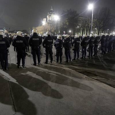 2.000 Polizisten im Ball-Einsatz