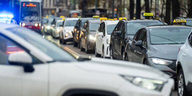 Wiener Taxler protestieren erneut gegen Uber und Bolt