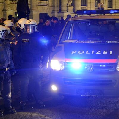 2.000 Polizisten im Ball-Einsatz