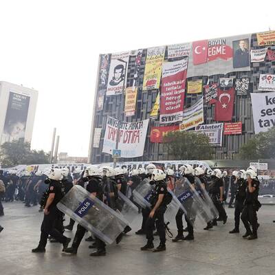 Straßenschlacht in Istanbul