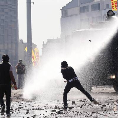 Straßenschlacht in Istanbul
