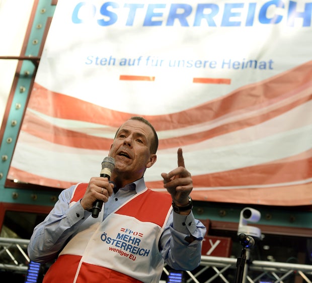 EU-Wahl: 'Rot-weiß-rote'-Wahlkampfwesten der FPÖ aus China