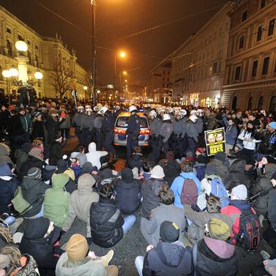 2.000 Polizisten im Ball-Einsatz