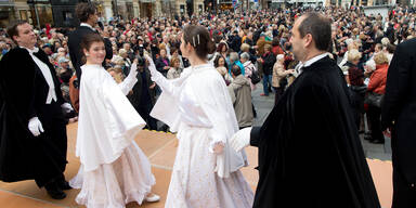 APAFASCHINGSBEGINN QUADRILLE AM GRABEN =(2).jpg