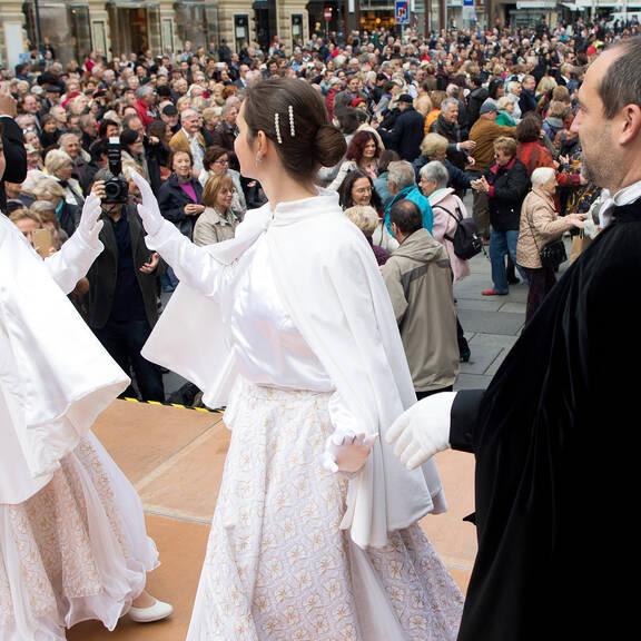 Faschingsbeginn: Graben wird zum Open-Air Tanzpalast