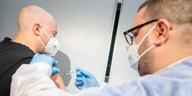 Impfstra&szlig;e im Hallenbad Amalienbad