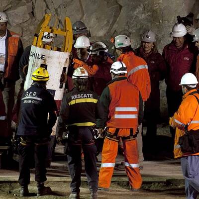 Kumpel-Retter wird von Opfern begrüßt 