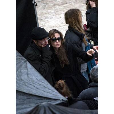 Angelina Jolie kriegt nicht genug von Brillenschlange Brad Pitt