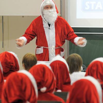 Weihnachtsmänner aus aller Welt