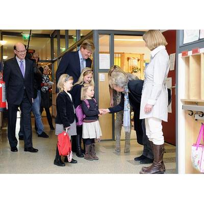 Maxima und Willem-Alexander begleiten Prinzessin Ariane zum ersten Schultag.