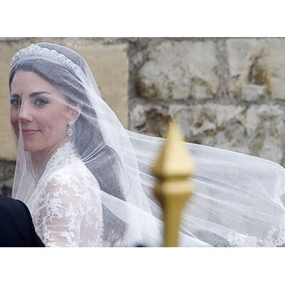Herzogin von Cambridge: Kate in Traumkleid vor Traualtar