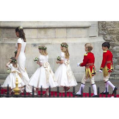 4 Brautjungfern & 2 Pagen stahlen Kate und William fast die Hochzeits-Show. 