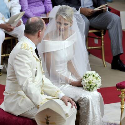 Charlene in einem Traumkleid von Armani