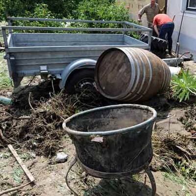 Hochwasser - Aufräumarbeiten