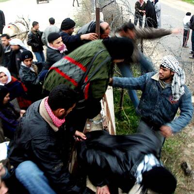 Palästinenser durchbrechen die ägyptische Grenze