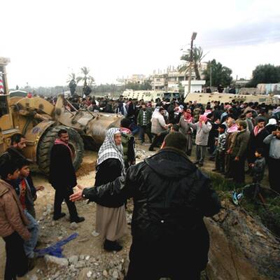 Palästinenser durchbrechen die ägyptische Grenze