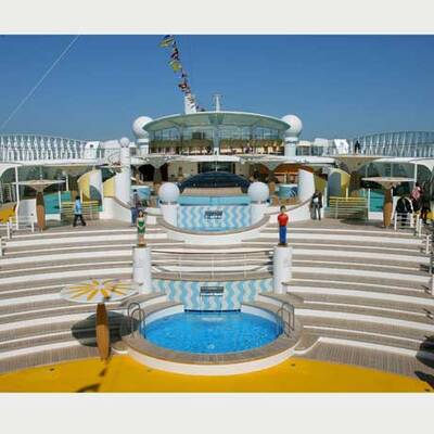 Eva Padberg tauft AIDAbella